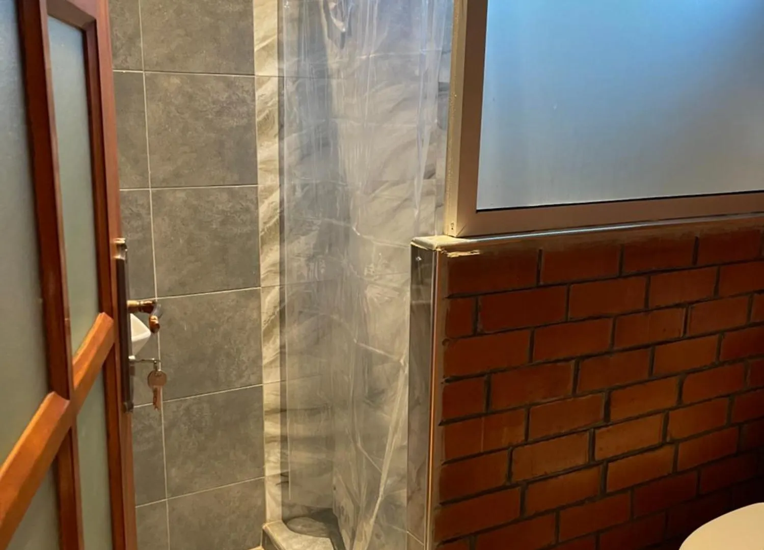 Bazy Suites Kampala 0*,